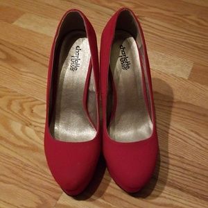 Red pumps